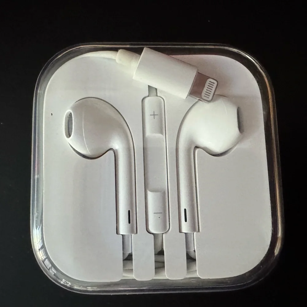 Apple Headphones & Case iPhone iPod iPad Earbuds Headphones 3.5mm‎ EUC